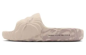 adidas Adilette 22 Sand Strata Sneakers